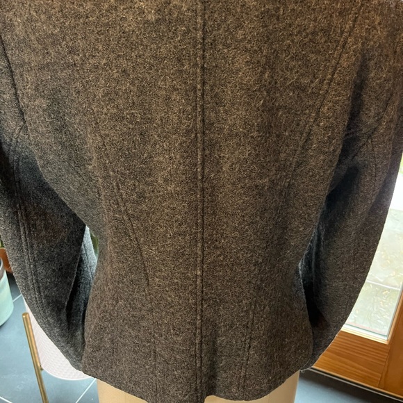 Esprit fitted blazer. Great weight and stretch for all day comfort. Size 12 - Picture 5 of 5